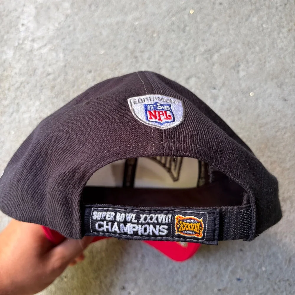 Reebok New England Patriots Super Bowl XXXVIII Champions Hat NFL Locker Room